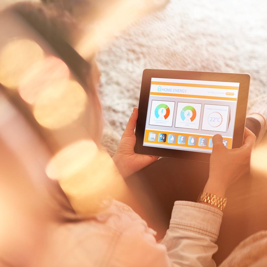 App with energy dashboard on tablet - Copyright iStock-520623320